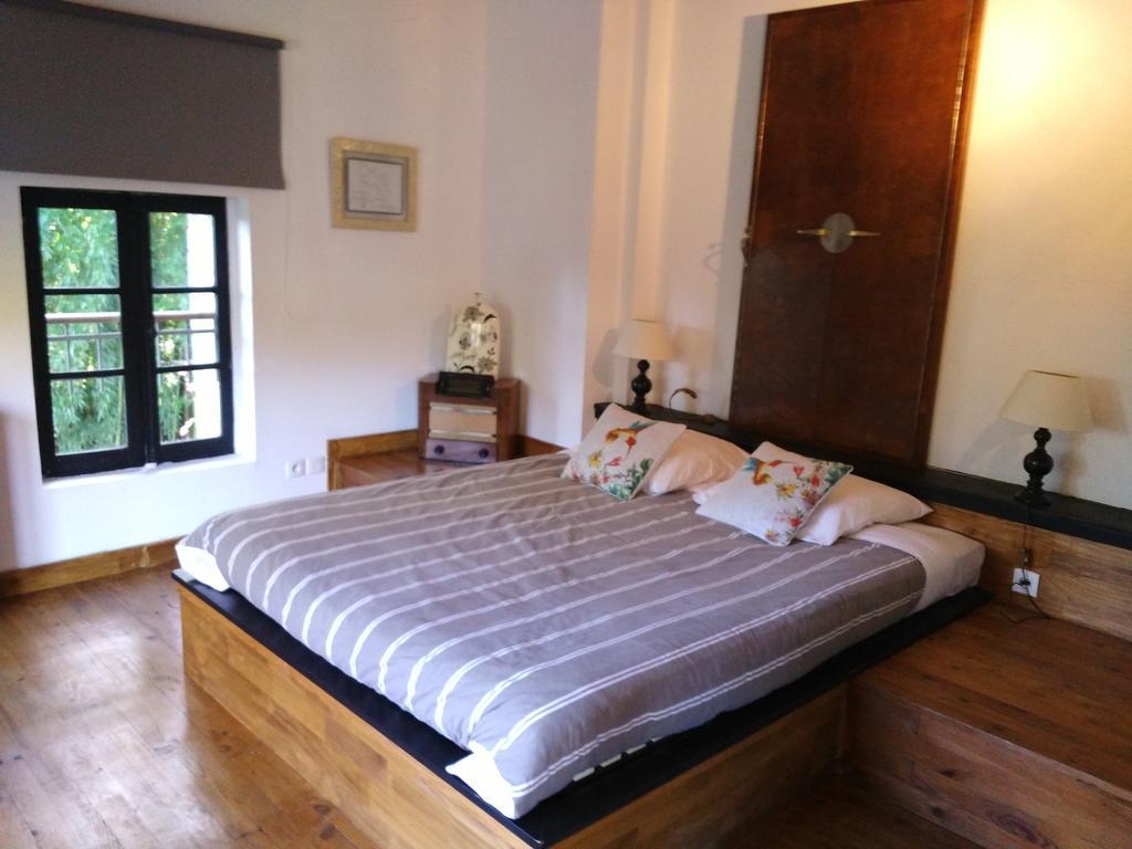 Chambre D'Hotes Le Moulin De Moulis 外观 照片